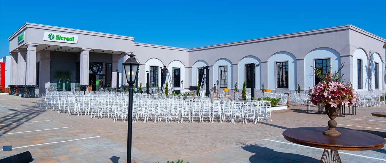 SICREDI ARAXINGU INAUGURA GRANDIOSA AGÊNCIA COM ESTILO NEOCLÁSSICO EM QUERÊNCIA/MT