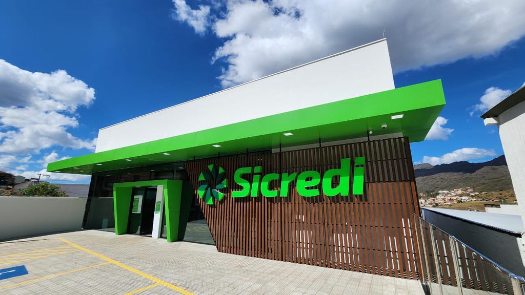 SICREDI ARAXINGU ATINGE A MARCA DE 100 MIL ASSOCIADOS
