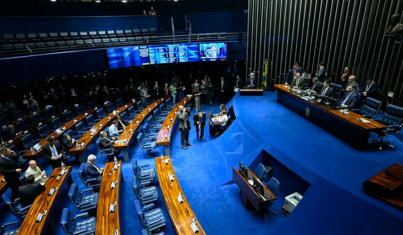 CCJ DO SENADO REJEITA PEC DA BLINDAGEM POR UNANIMIDADE PROPOSTA FOI APROVADA NA SEMANA PASSADA, PELA CÂMARA DOS DEPUTADOS