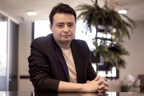 LOCUTORES SUPERAM A MÚSICA COMO PRINCIPAL MOTIVO PARA OUVIR RÁDIO